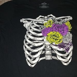 NWOT L Michael's Ribcage Skeleton Flowers Tee